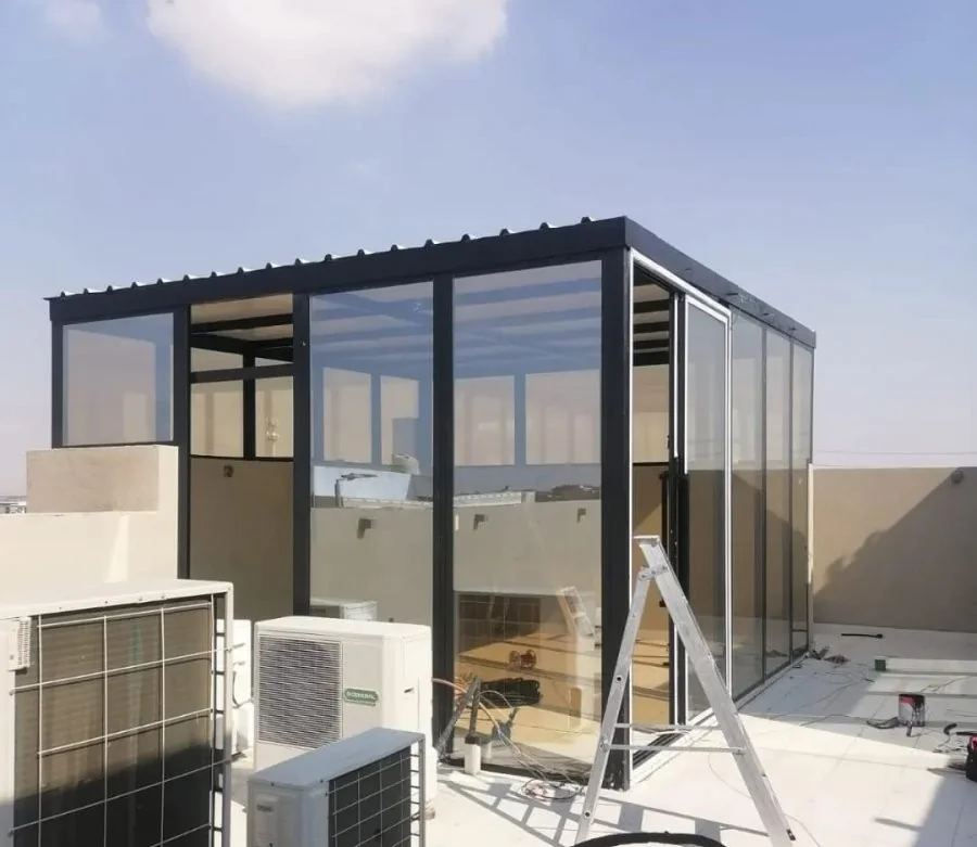 تصميم مجالس زجاج عازلة في الرياض