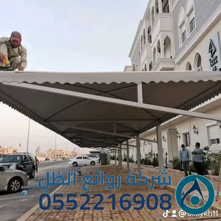 مشروع مظلات موقف سيارات كبير