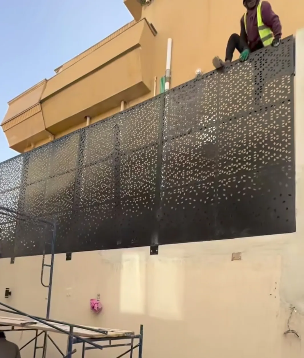تركيب سواتر قص ليزر بأسعار تنافسية في الرياض